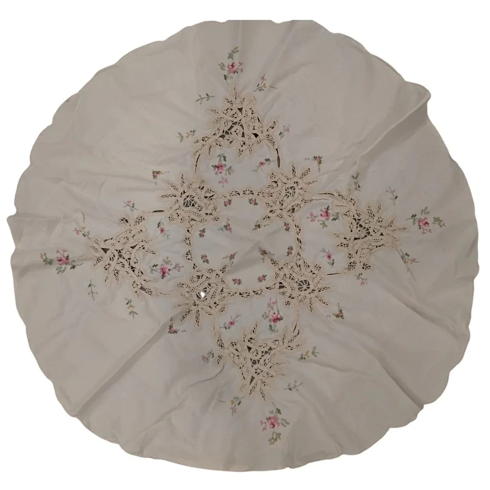 Vintage Round Embroidered Floral Lace Tablecloth Cream Scalloped Edge 29 Inch